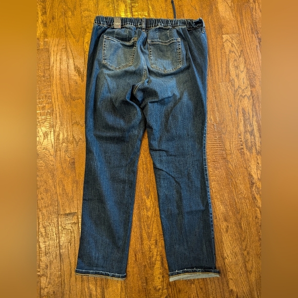 Torrid Pull-On Weekend Boyfriend Super Soft Mid-Rise Jean Size 2x Tall (20) - Picture 11 of 16